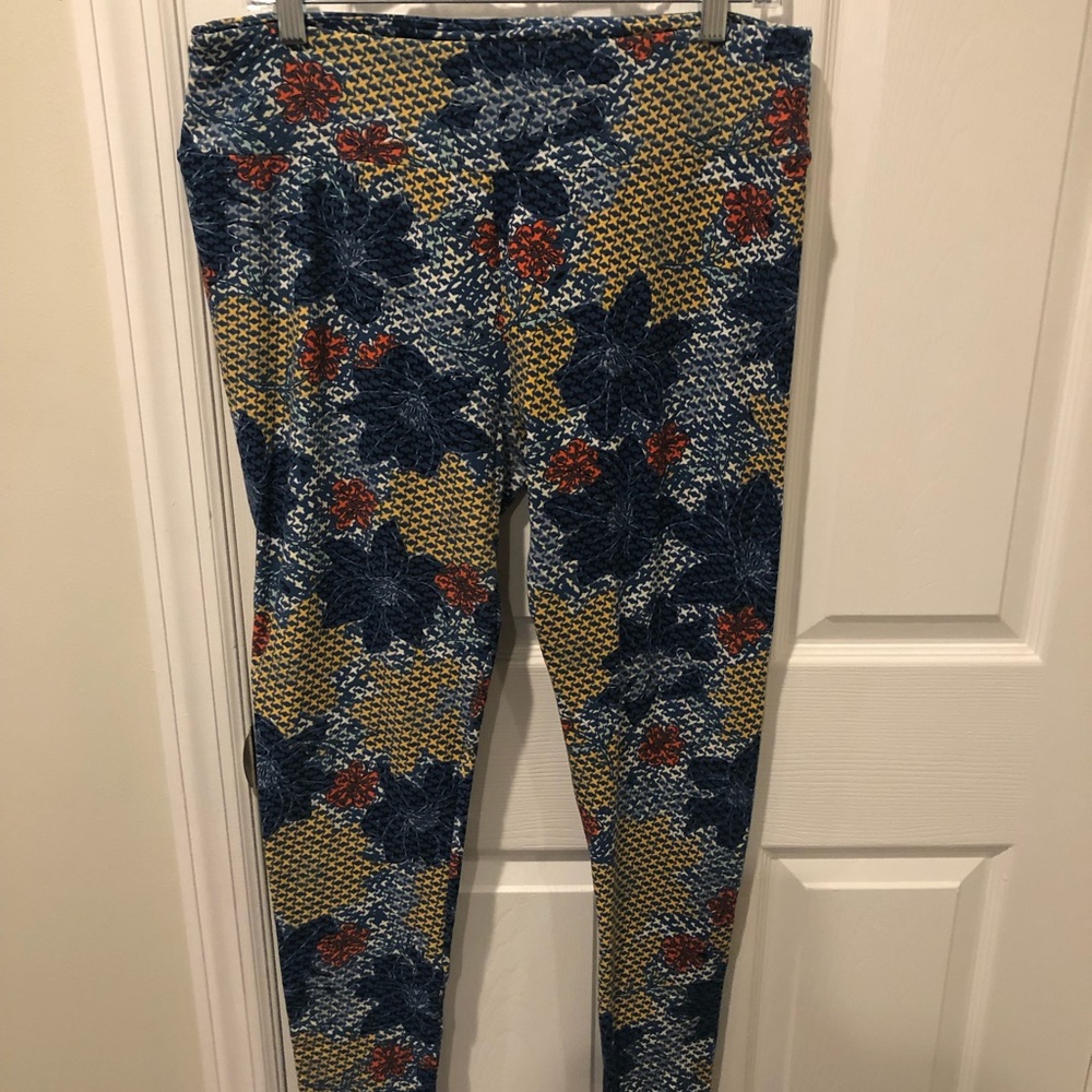LulaRoe - Tall and Curvy Leggings